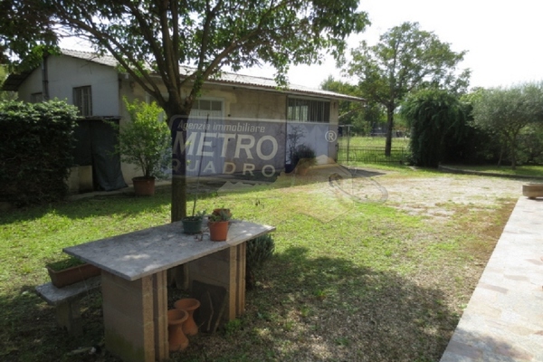 ingresso magazzino - UNIFAM. AUTONOMA THIENE (VI) EST 